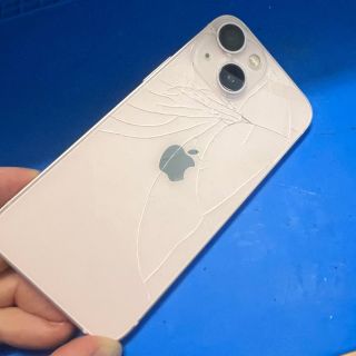 ✨ iPhone 13 mini – výměna zadního skla za 1590 Kč! ✨ Rozbité zadní sklo? Žádný problém. U nás v Mobilmax-servis.cz měníme...